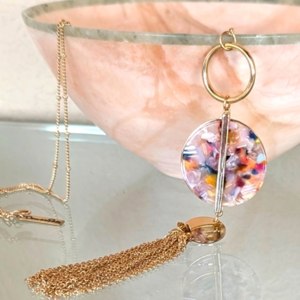 Oscar de la Renta NWT Long Gold Necklace With Lucite Pendant And Chain Tassel